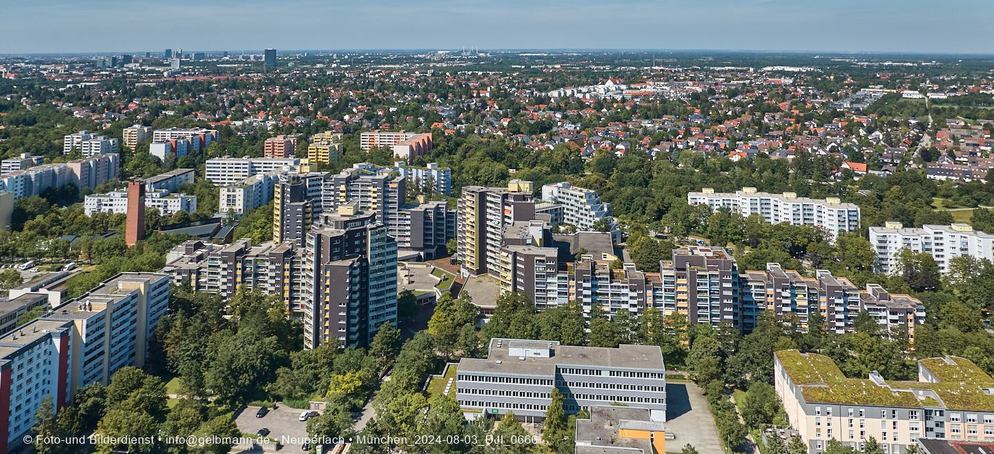Luftbilder und Copterfotos vom Marx-Zentrum und der Wohnanlage am Karl-MArx-Ring 52-62 in Neuperlach