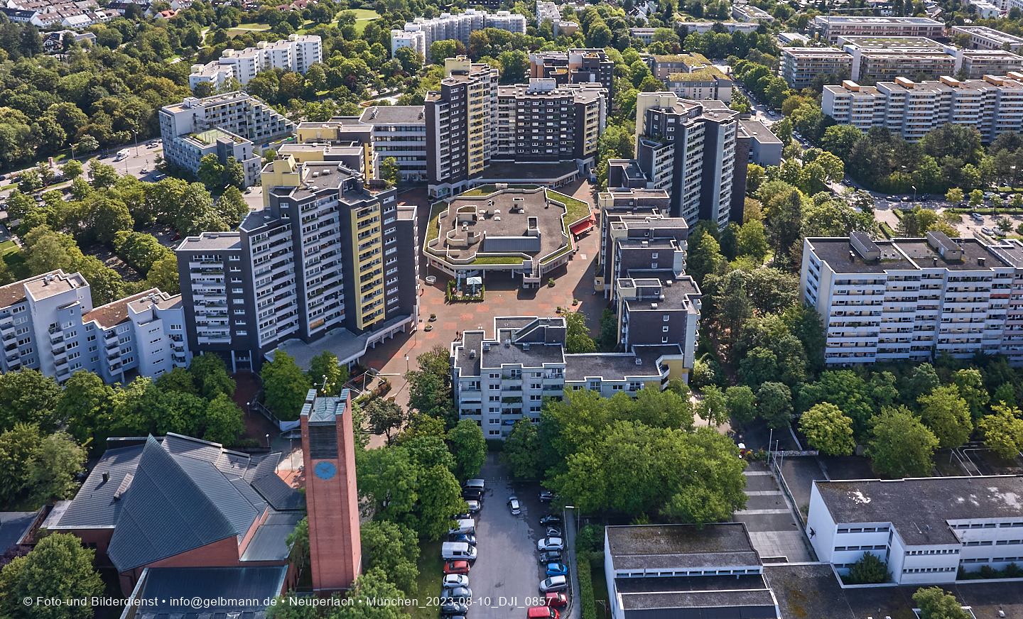 Luftbilder und Copterfotos vom Marx-Zentrum und der Wohnanlage am Karl-MArx-Ring 52-62 in Neuperlach