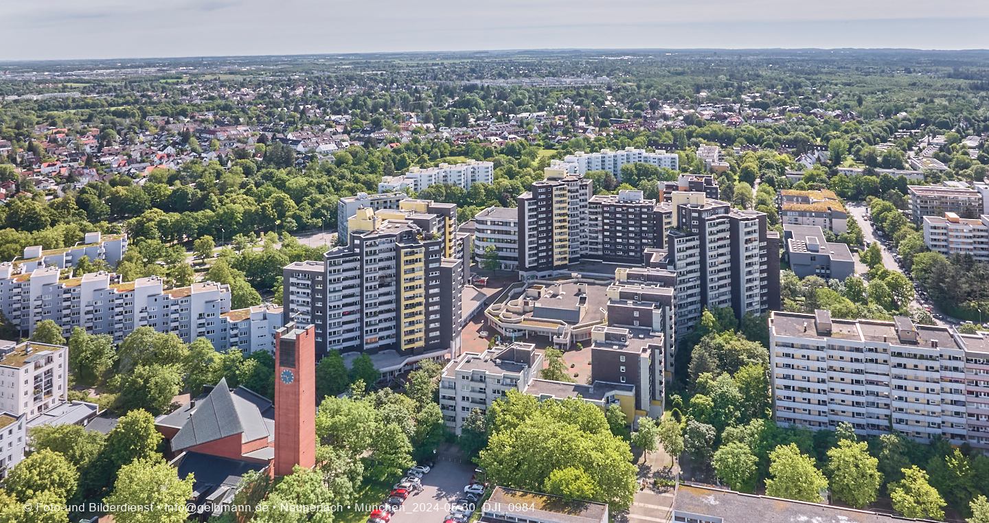 Luftbilder und Copterfotos vom Marx-Zentrum und der Wohnanlage am Karl-MArx-Ring 52-62 in Neuperlach