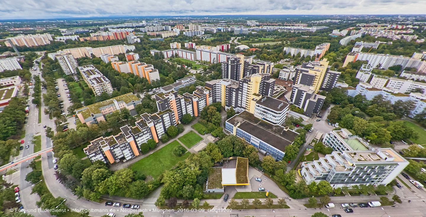 Luftbilder und Copterfotos vom Marx-Zentrum und der Wohnanlage am Karl-MArx-Ring 52-62 in Neuperlach