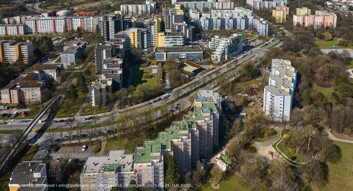 Luftbilder und Copterfotos vom Marx-Zentrum und der Wohnanlage am Karl-MArx-Ring 52-62 in Neuperlach