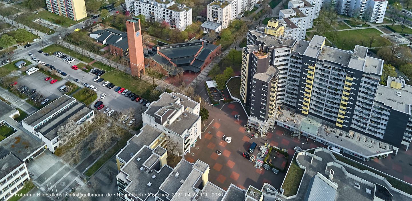 Luftbilder und Copterfotos vom Marx-Zentrum und der Wohnanlage am Karl-MArx-Ring 52-62 in Neuperlach