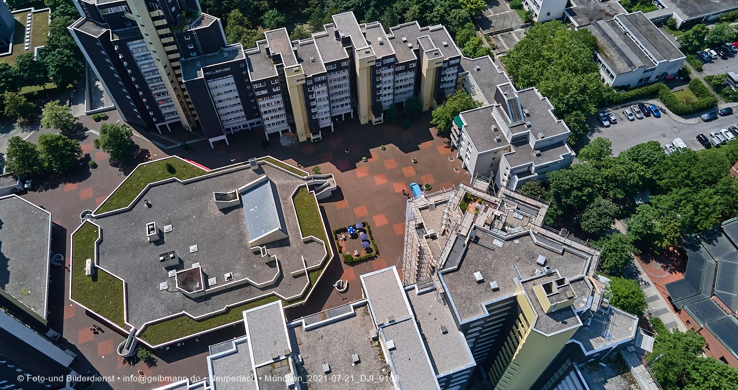 Luftbilder und Copterfotos vom Marx-Zentrum und der Wohnanlage am Karl-MArx-Ring 52-62 in Neuperlach