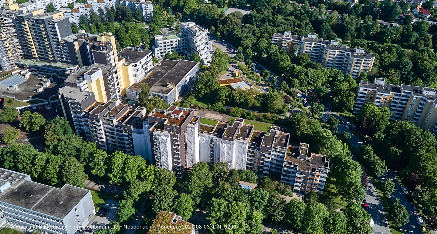 Luftbilder und Copterfotos vom Marx-Zentrum und der Wohnanlage am Karl-MArx-Ring 52-62 in Neuperlach