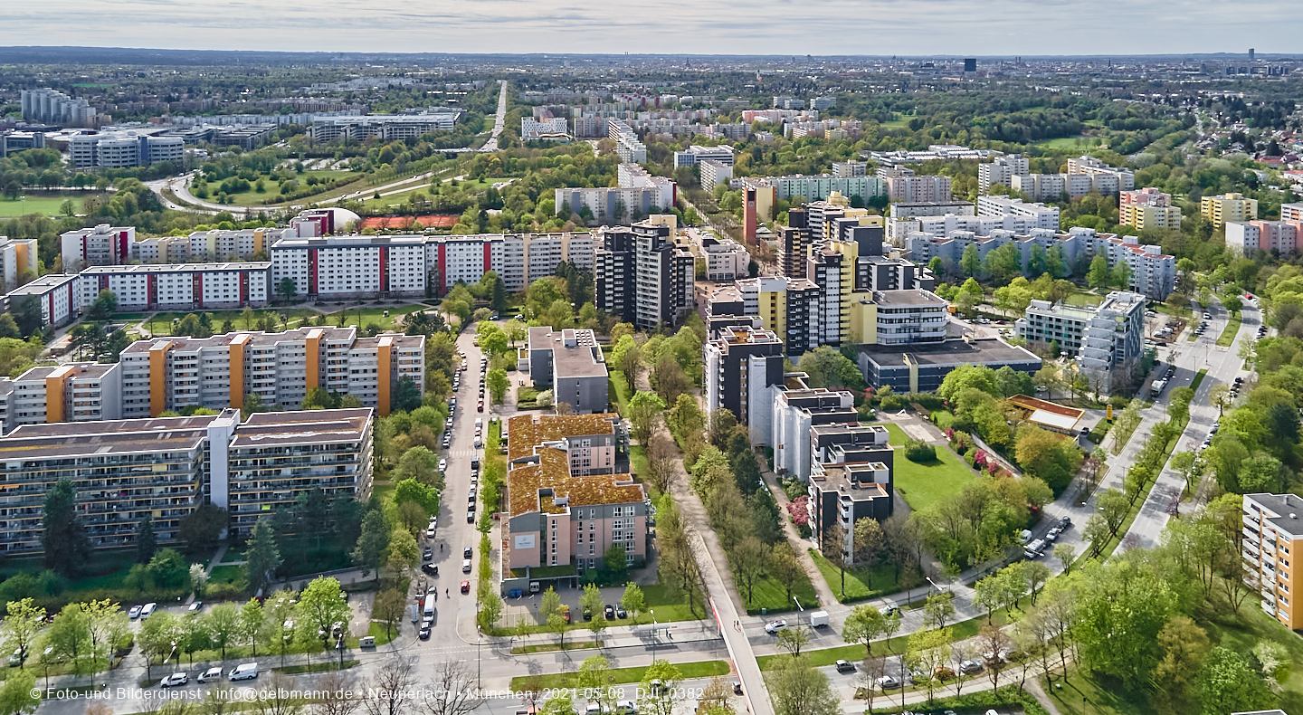 Luftbilder und Copterfotos vom Marx-Zentrum und der Wohnanlage am Karl-MArx-Ring 52-62 in Neuperlach