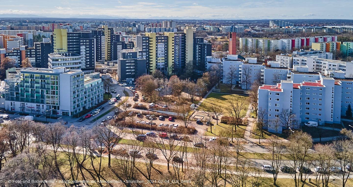 Luftbilder und Copterfotos vom Marx-Zentrum und der Wohnanlage am Karl-MArx-Ring 52-62 in Neuperlach