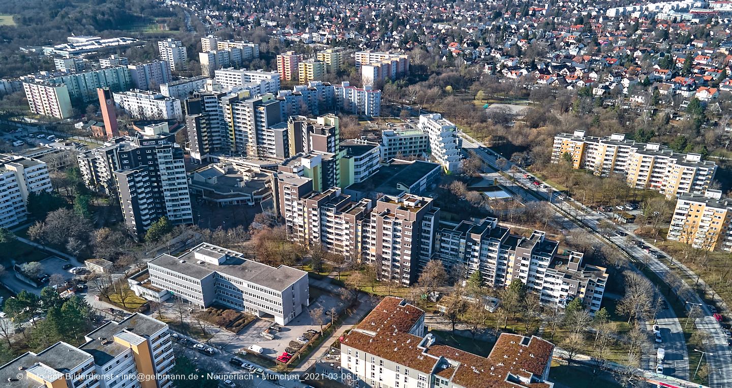 Luftbilder und Copterfotos vom Marx-Zentrum und der Wohnanlage am Karl-MArx-Ring 52-62 in Neuperlach
