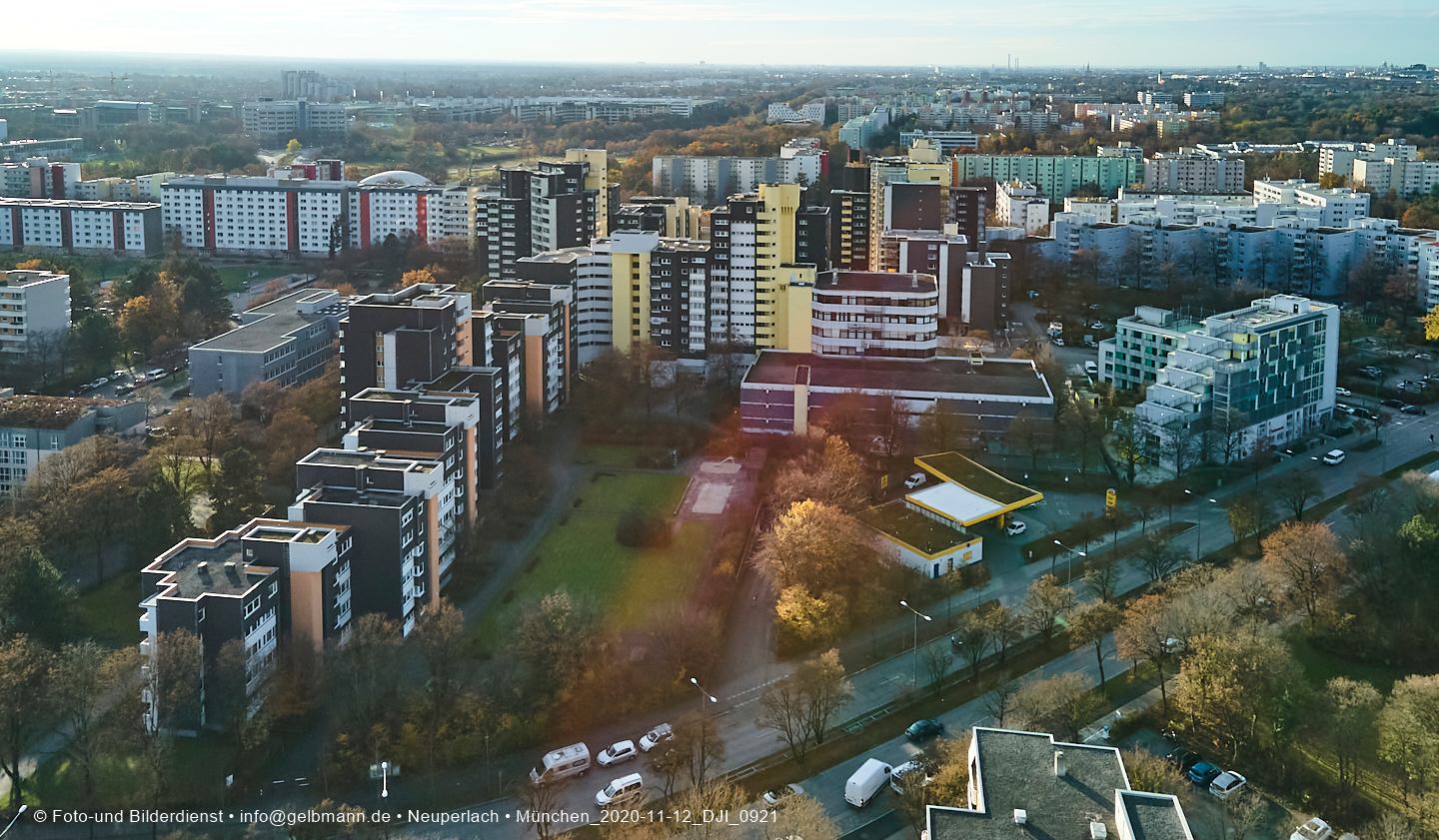 Luftbilder und Copterfotos vom Marx-Zentrum und der Wohnanlage am Karl-MArx-Ring 52-62 in Neuperlach