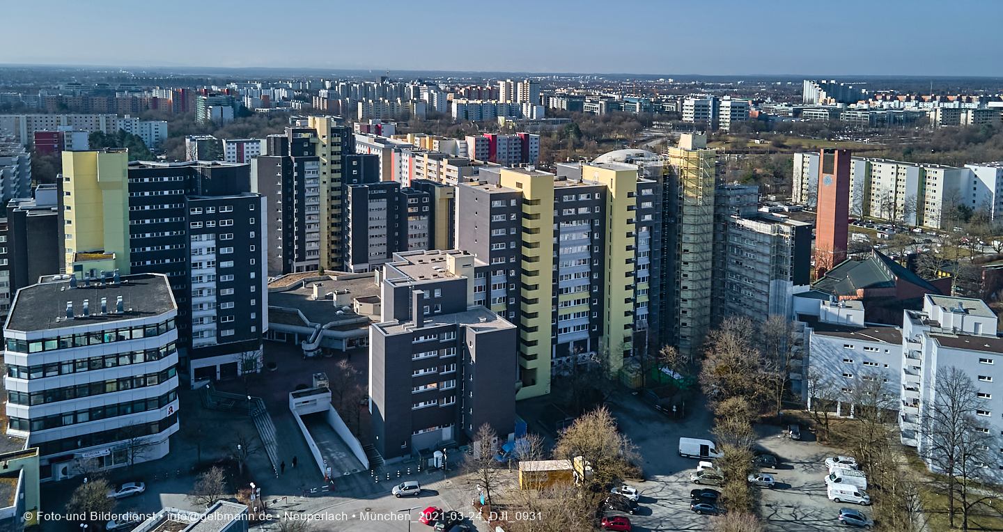 Luftbilder und Copterfotos vom Marx-Zentrum und der Wohnanlage am Karl-MArx-Ring 52-62 in Neuperlach