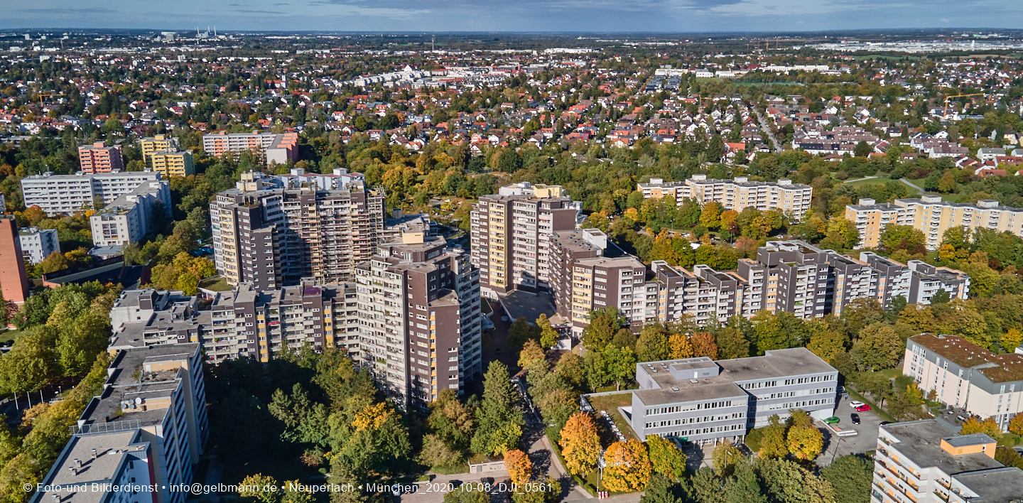 Luftbilder und Copterfotos vom Marx-Zentrum und der Wohnanlage am Karl-MArx-Ring 52-62 in Neuperlach