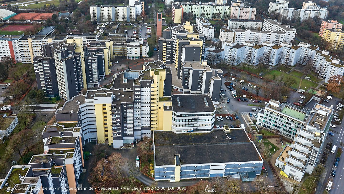 Luftbilder und Copterfotos vom Marx-Zentrum und der Wohnanlage am Karl-MArx-Ring 52-62 in Neuperlach