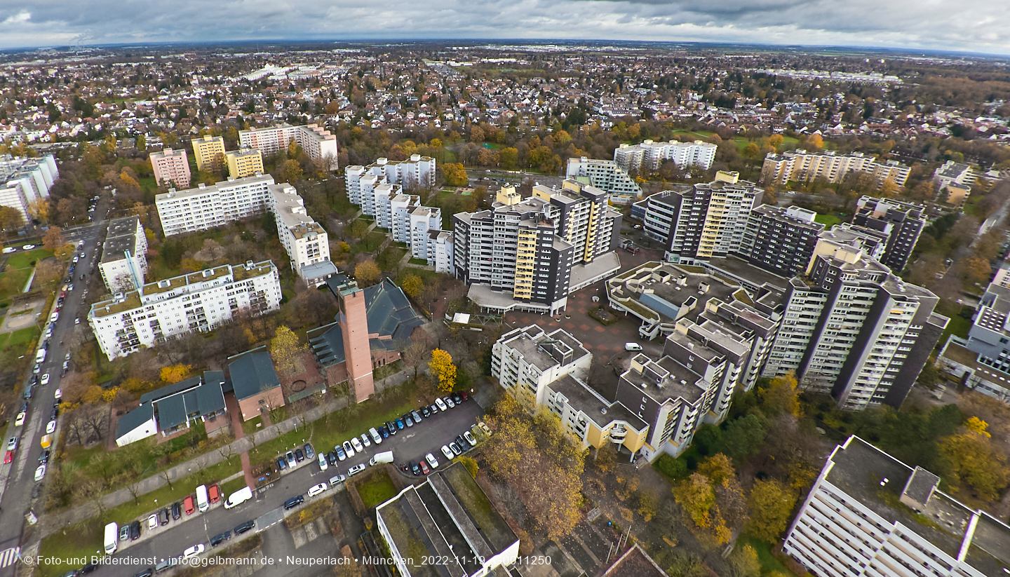 Luftbilder und Copterfotos vom Marx-Zentrum und der Wohnanlage am Karl-MArx-Ring 52-62 in Neuperlach