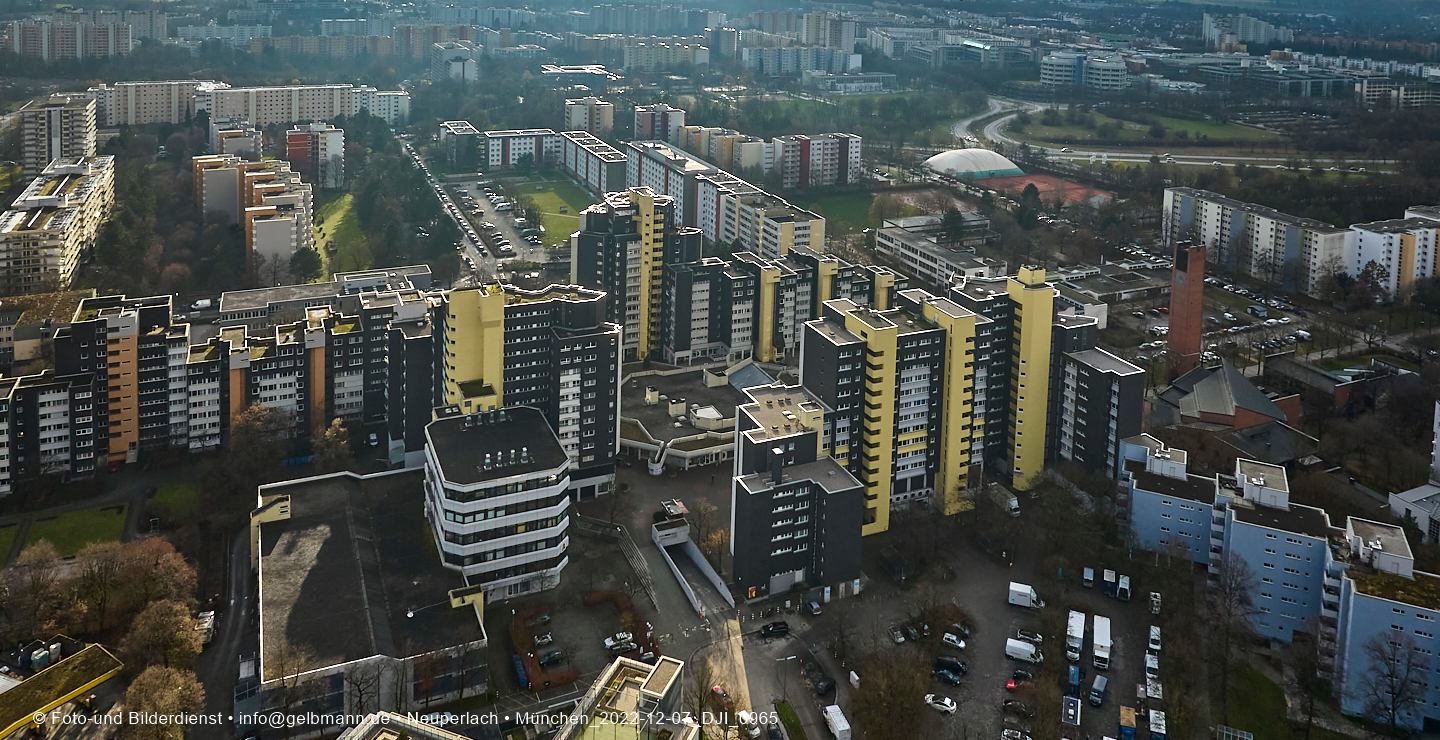 Luftbilder und Copterfotos vom Marx-Zentrum und der Wohnanlage am Karl-MArx-Ring 52-62 in Neuperlach