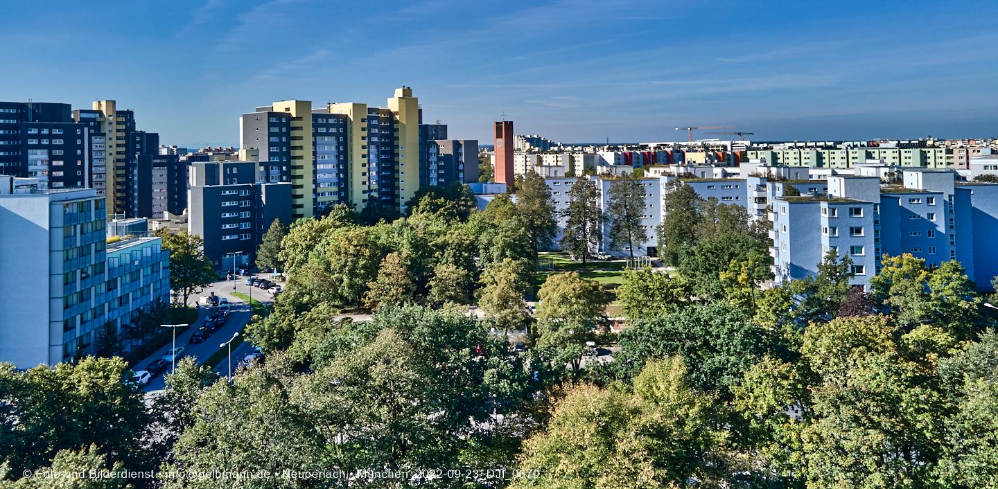 Luftbilder und Copterfotos vom Marx-Zentrum und der Wohnanlage am Karl-MArx-Ring 52-62 in Neuperlach