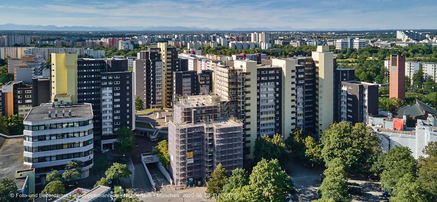 Luftbilder und Copterfotos vom Marx-Zentrum und der Wohnanlage am Karl-MArx-Ring 52-62 in Neuperlach