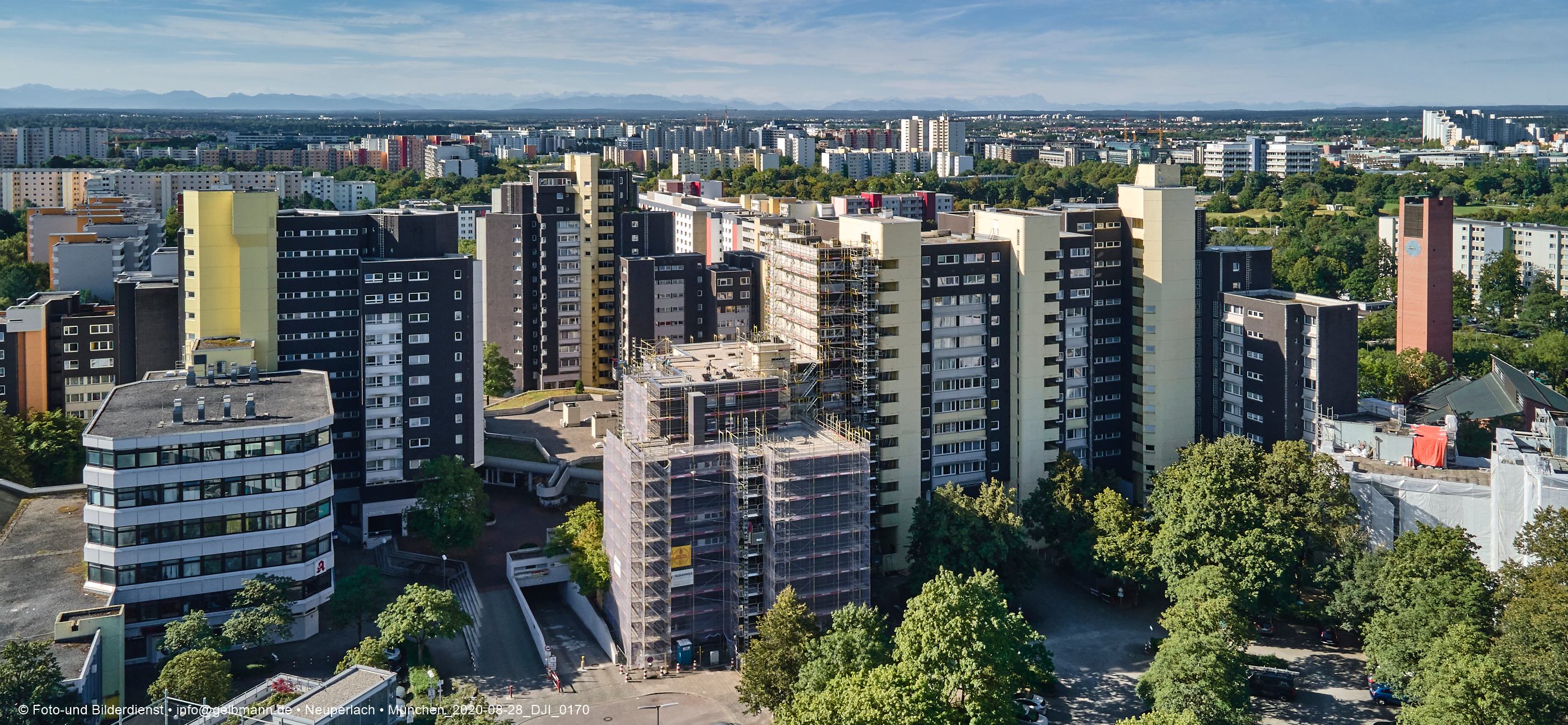 Luftbilder und Copterfotos vom Marx-Zentrum und der Wohnanlage am Karl-MArx-Ring 52-62 in Neuperlach